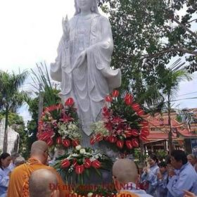 Tượng Phật Quan Âm bằng đá