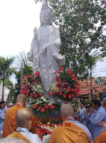 Tượng Phật Quan Âm bằng đá