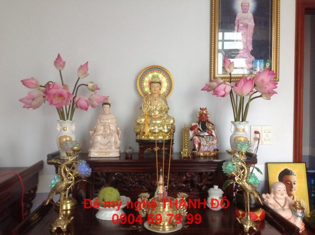 bàn thờ Phật để mấy ly nước