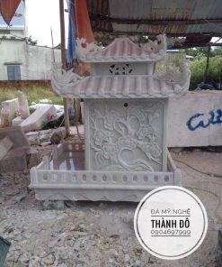 Bàn thờ Thần Tài mái chùa
