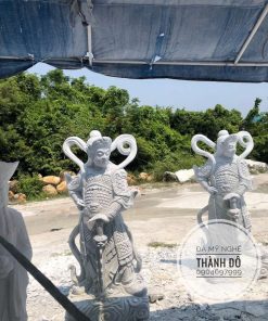 Tượng Hộ Pháp đá xám