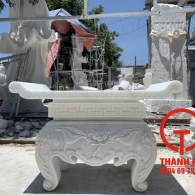 Bàn thờ bằng đá Non Nước