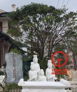 Bàn thờ ngoài trời bằng đá trắng