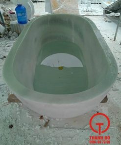Bồn tắm bằng đá nguyên khối