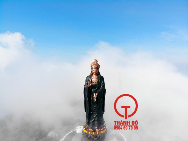 Tượng Phật Bà bằng đồng cao nhất Châu Á trên đỉnh núi Bà Đen.