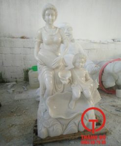 Tượng mẹ con bằng đá trắng
