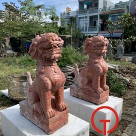 Tượng nghê đá đỏ