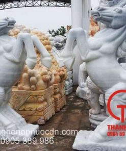 Tượng ngựa đá cẩm thạch
