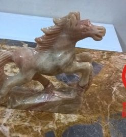 Tượng ngựa phong thủy để bàn