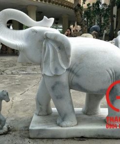 Tượng voi bằng đá cẩm thạch nguyên khối