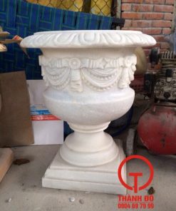 Chậu hoa bằng đá trắng