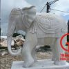 Tượng voi đá nguyên khối